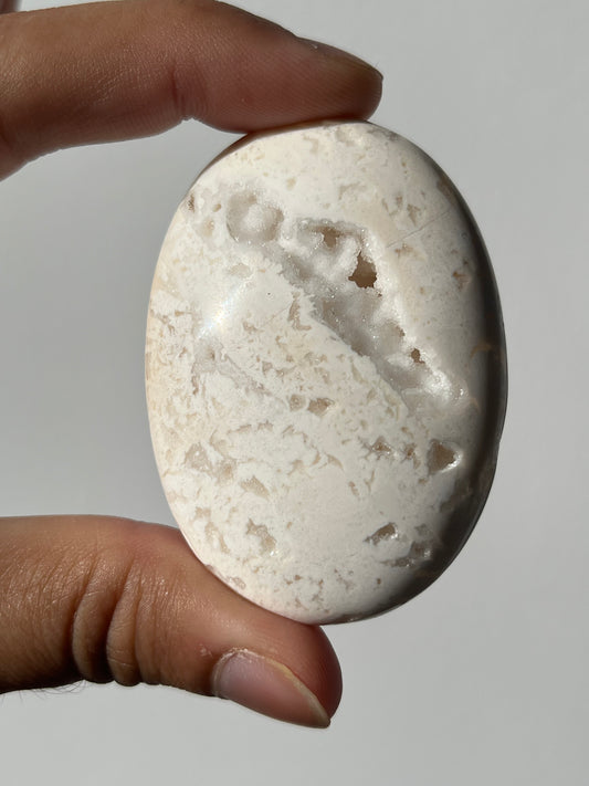 Druzy Snow Agate Palmstone F