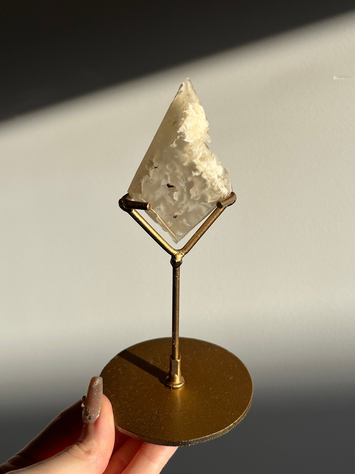 Druzy Flower Agate Diamond Carving on Gold Stand D