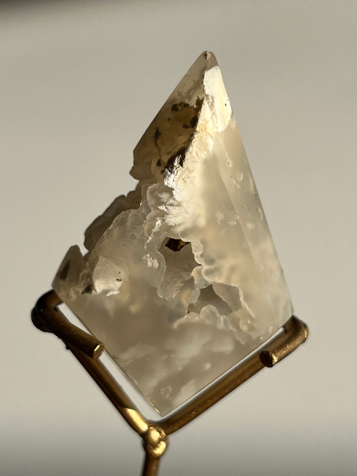 Druzy Flower Agate Diamond Carving on Gold Stand D