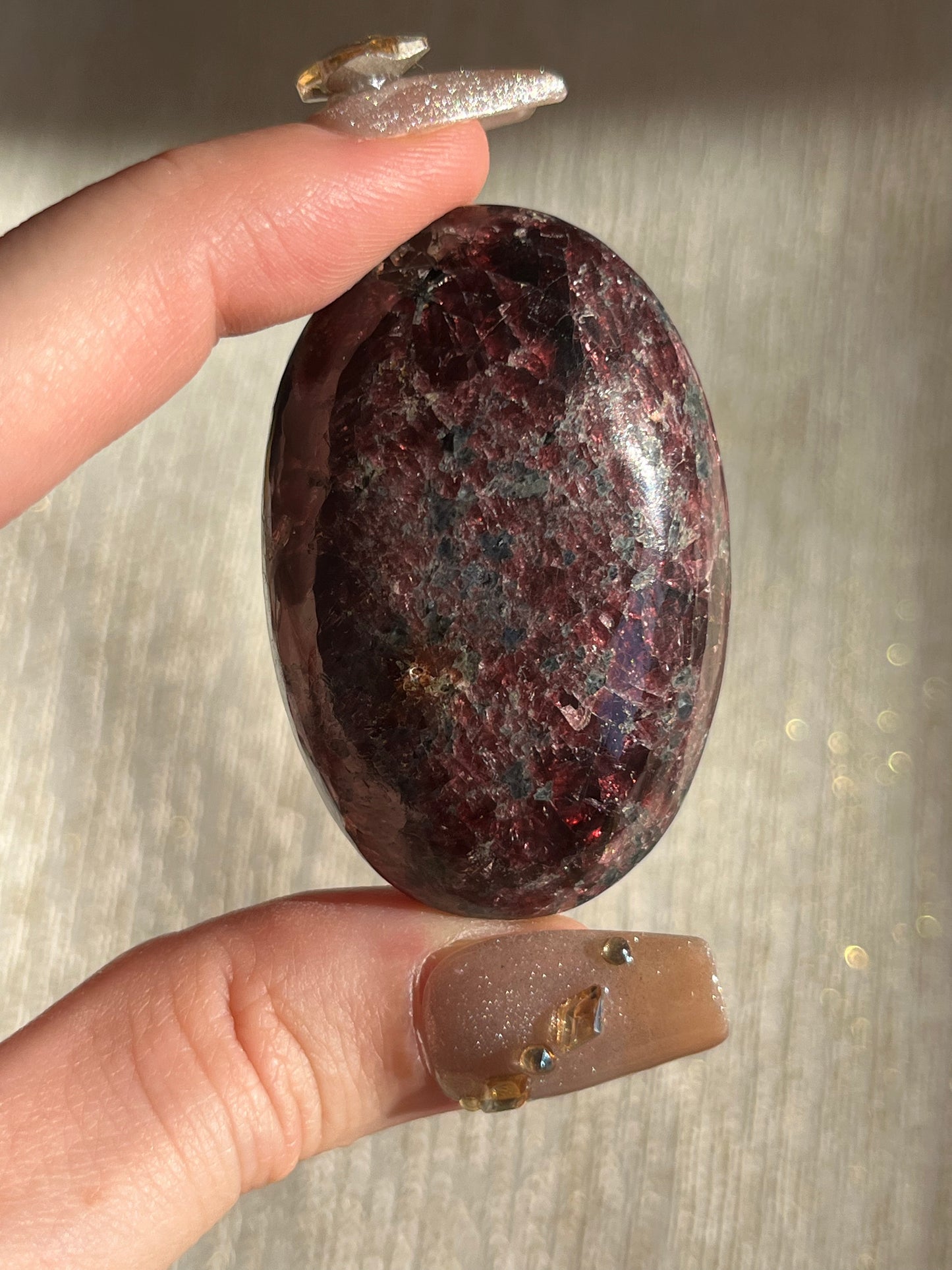 High Grade Gemmy Garnet Palmstone #H