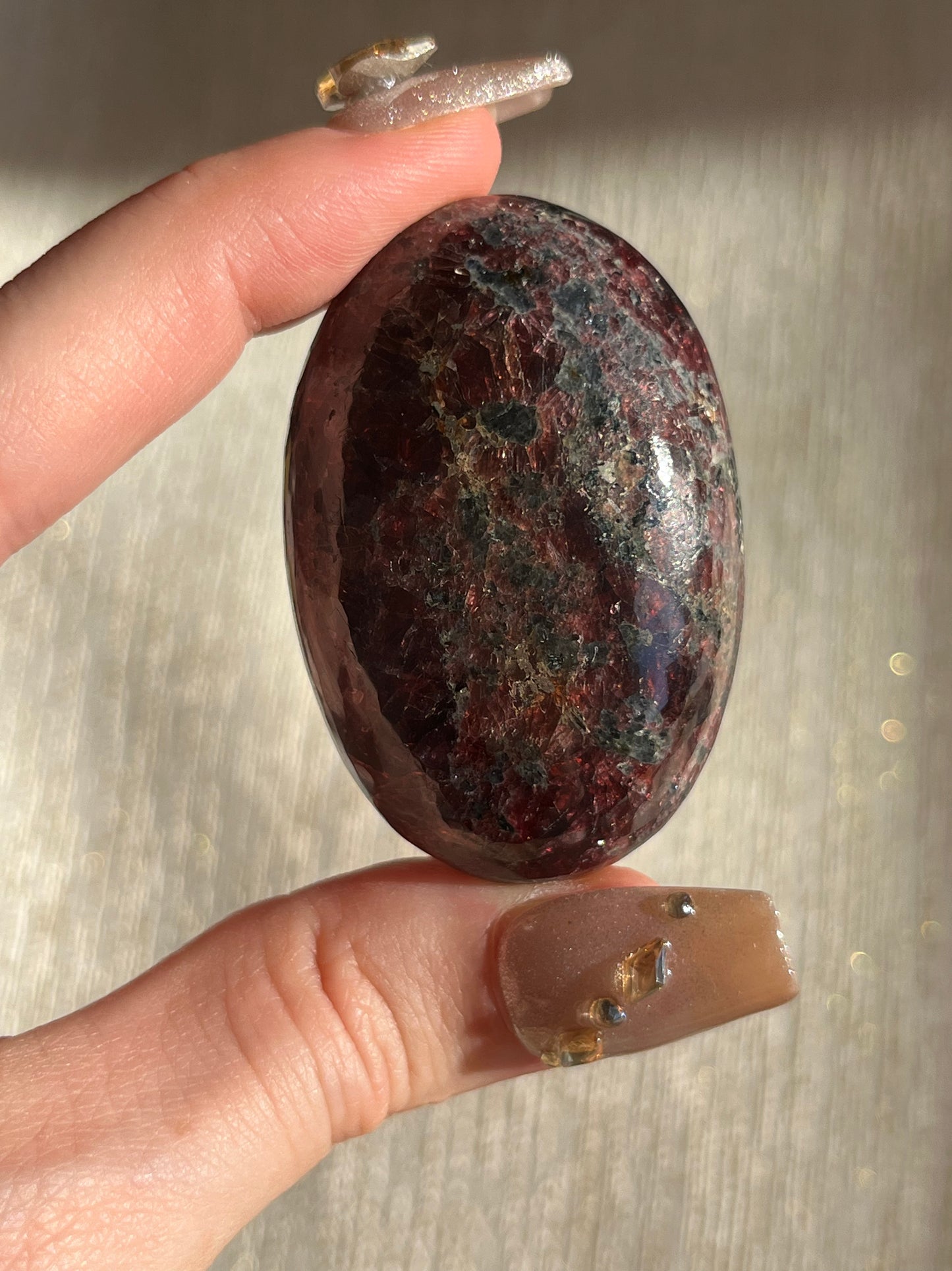 High Grade Gemmy Garnet Palmstone #H