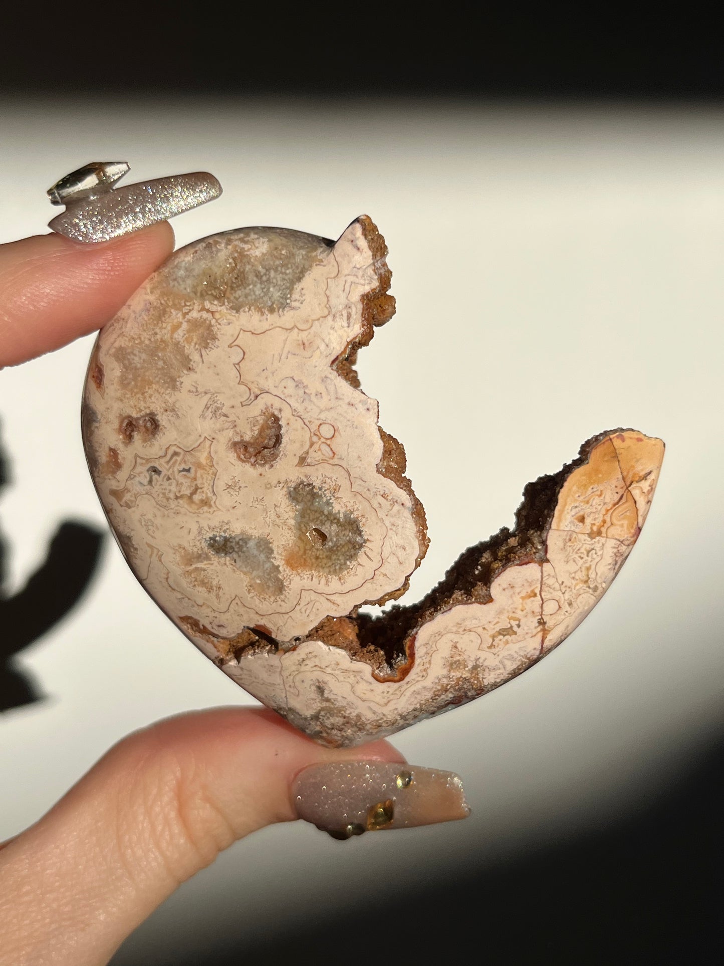 Druzy Golden x Pink Lace Agate Heart Carving B