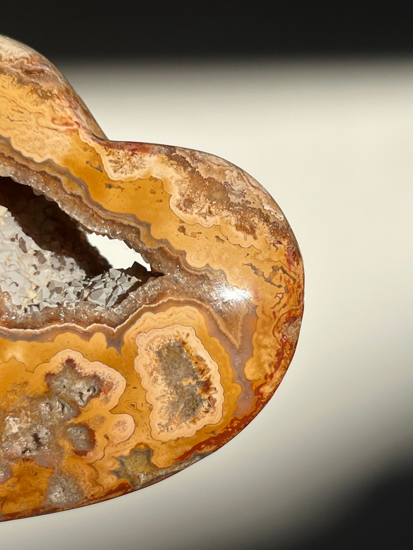 Golden Lace Agate Heart Carving C