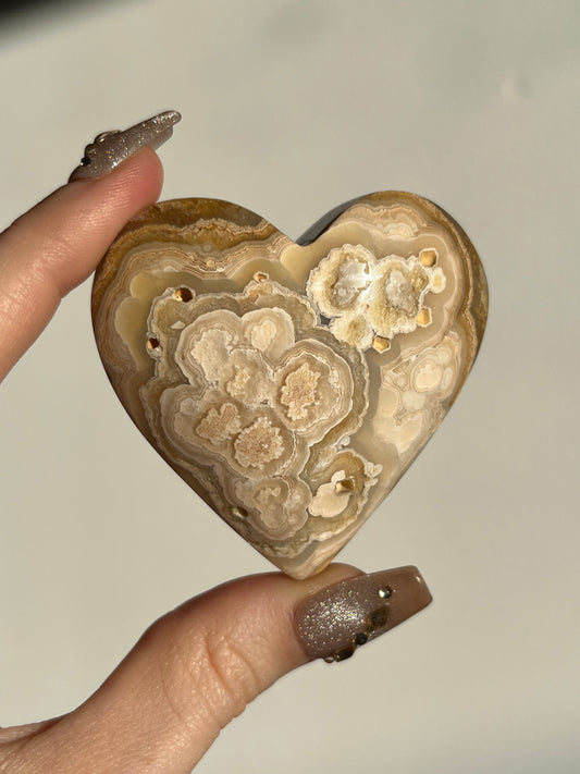 Golden Lace Agate Heart A w/ parallax