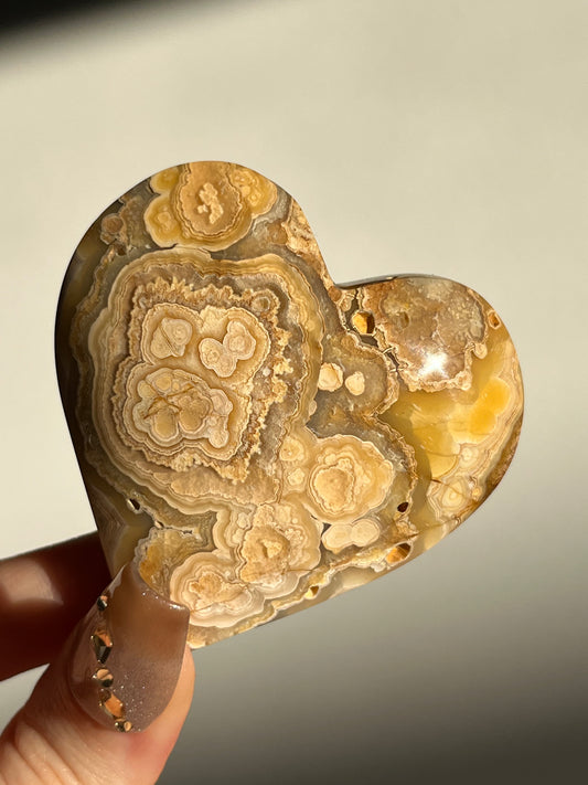 Golden Lace Agate Heart C w/ parallax
