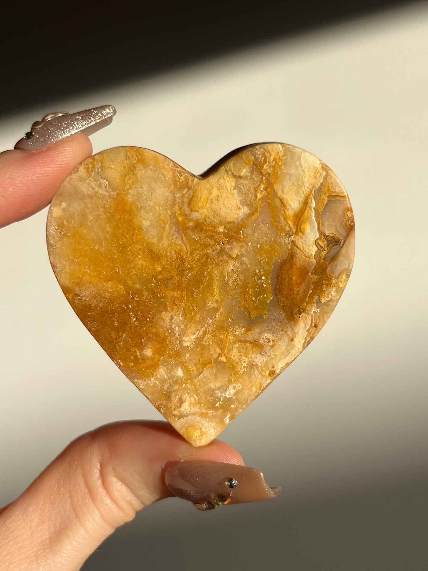 Golden Lace Agate Heart D w/ parallax