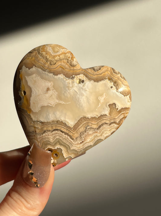 Golden Lace Agate Heart D w/ parallax