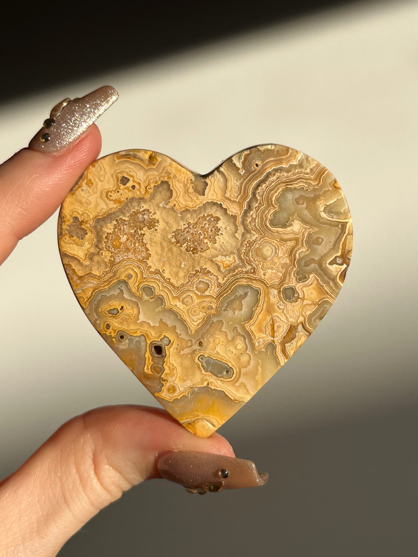 Golden Lace Agate Heart E w/ parallax