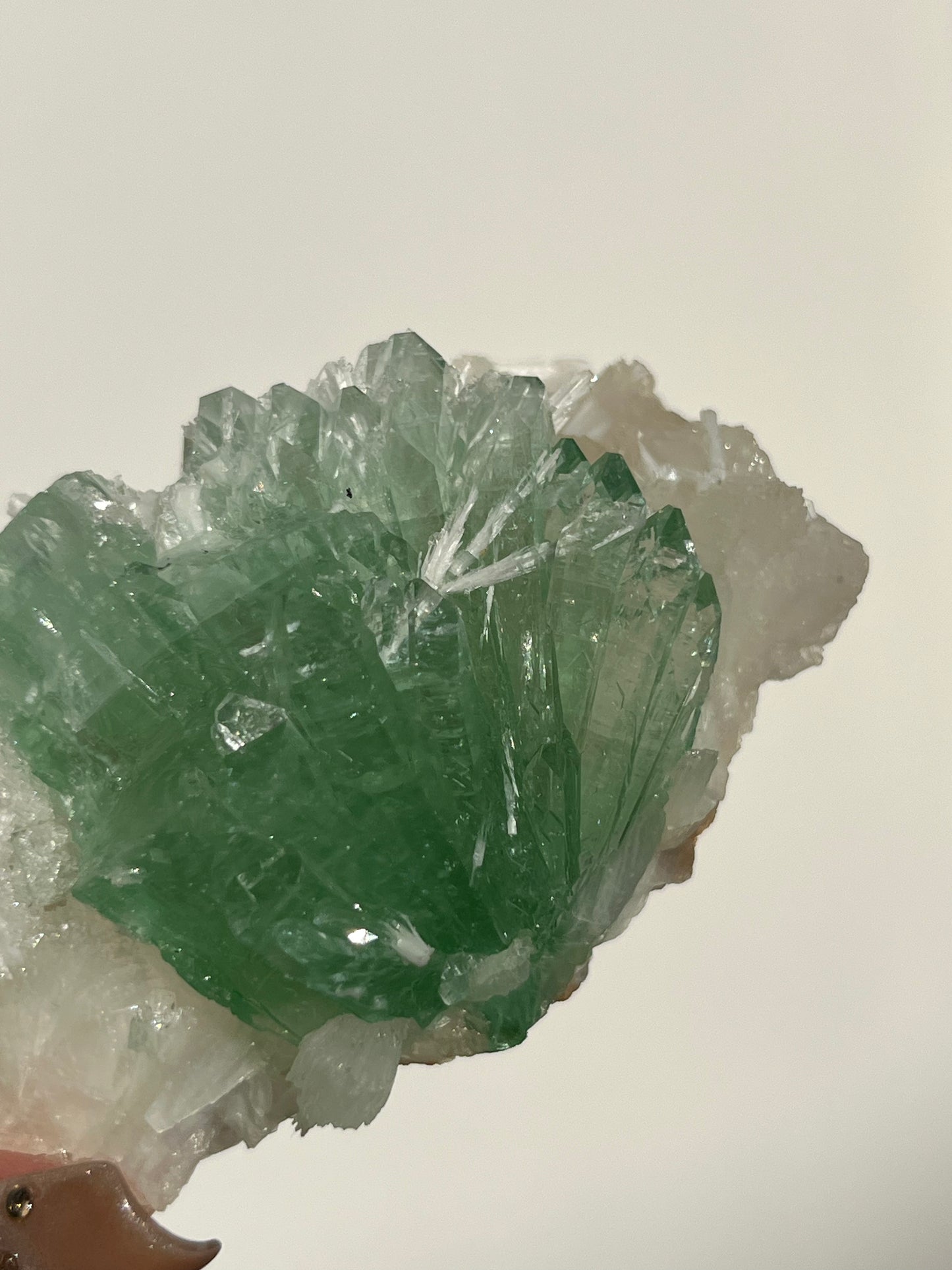 Pointed Fluorapophyllite with Stilbite, Calcite and Scolecite Specimen N