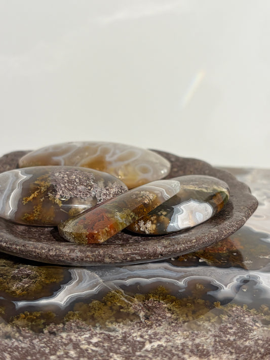 Blooms Scallop Edge Basalt Ritual Platter
