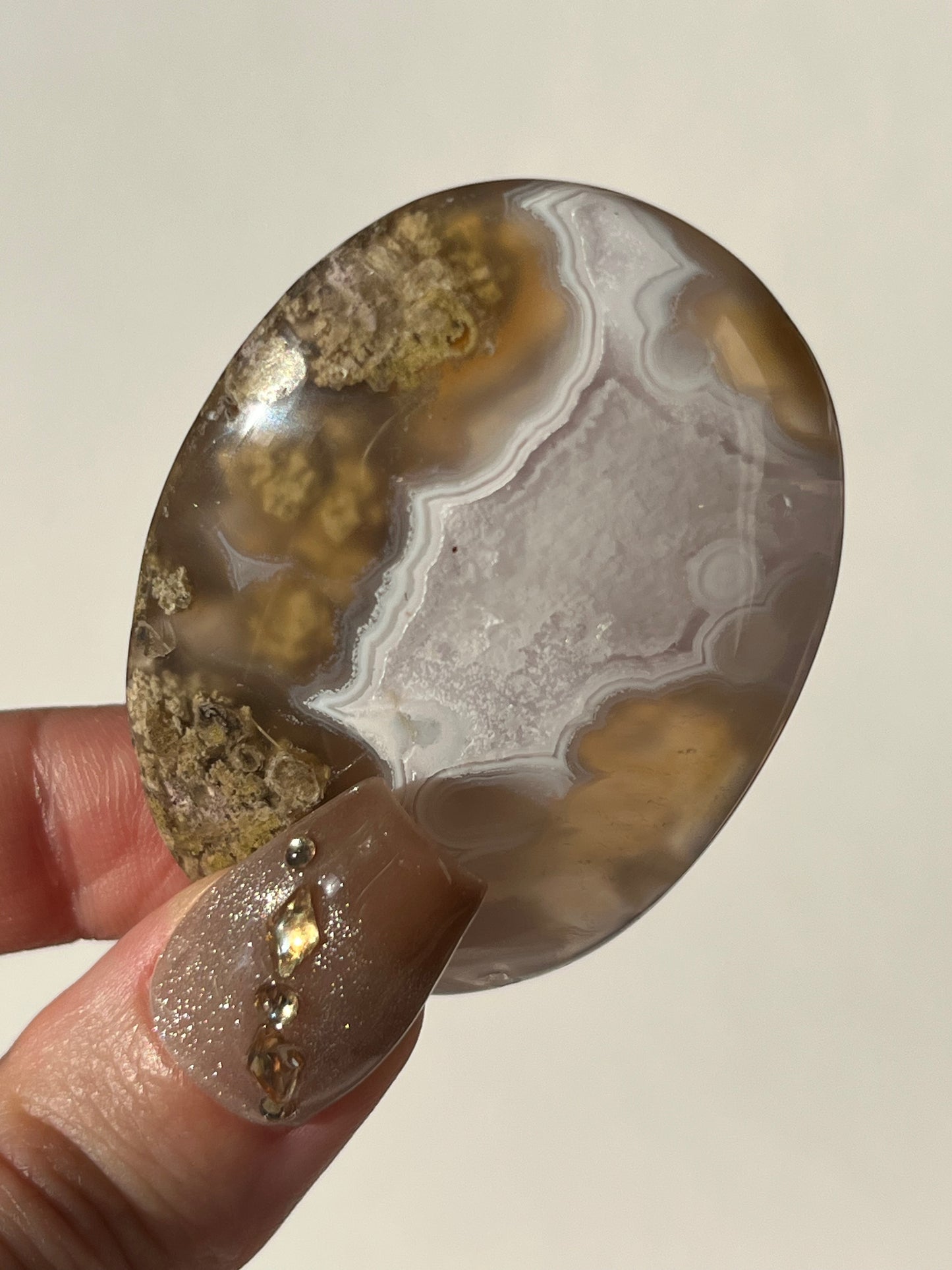 Nebula Agate with Scenic Moss Palmstone Q