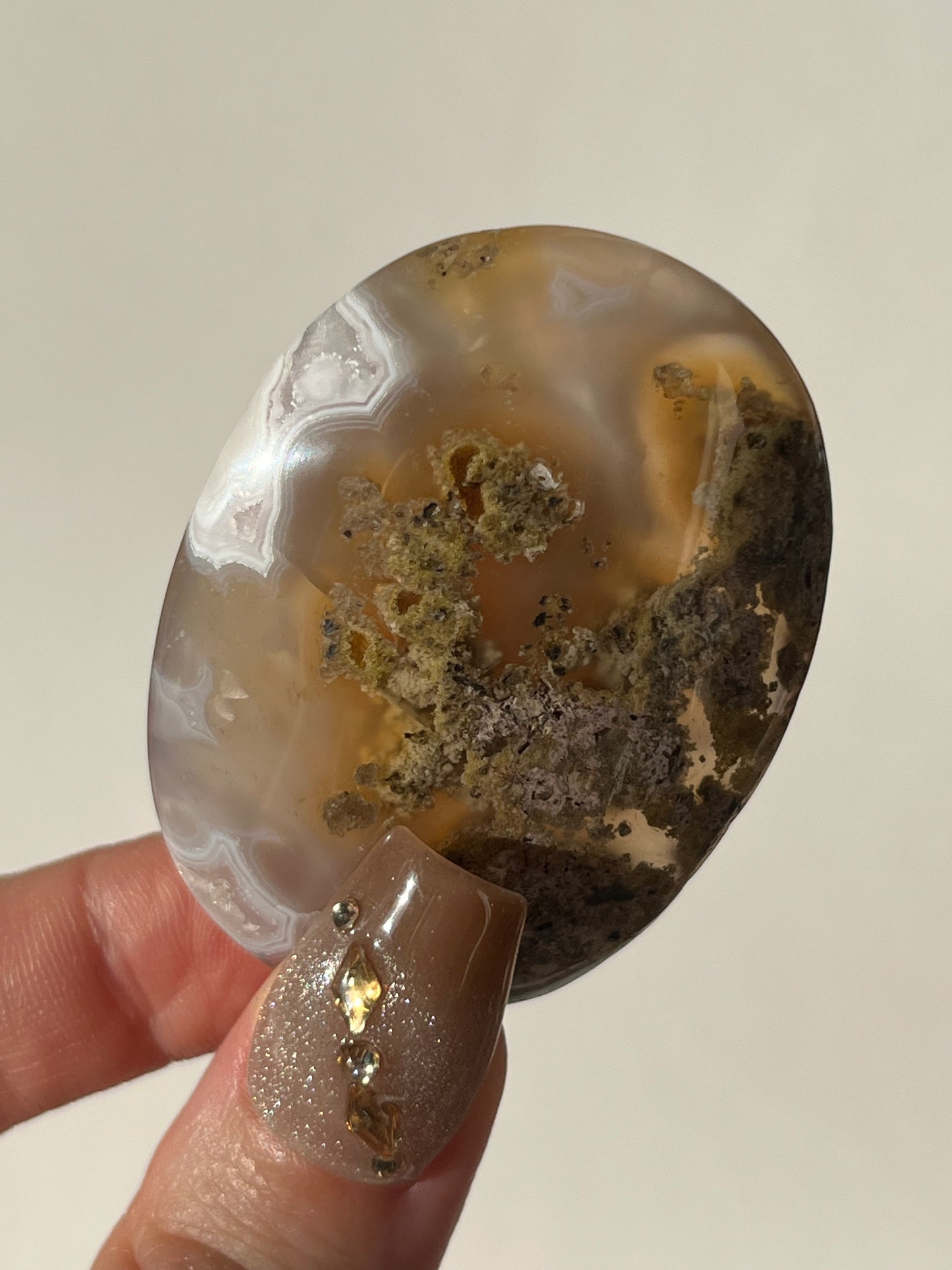 Nebula Agate with Scenic Moss Palmstone Q