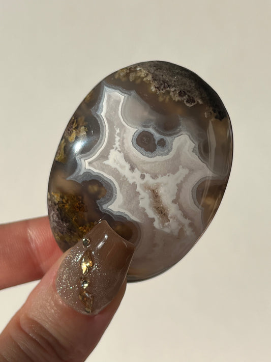Druzy Nebula Agate Palmstone with Face Agate Motif R