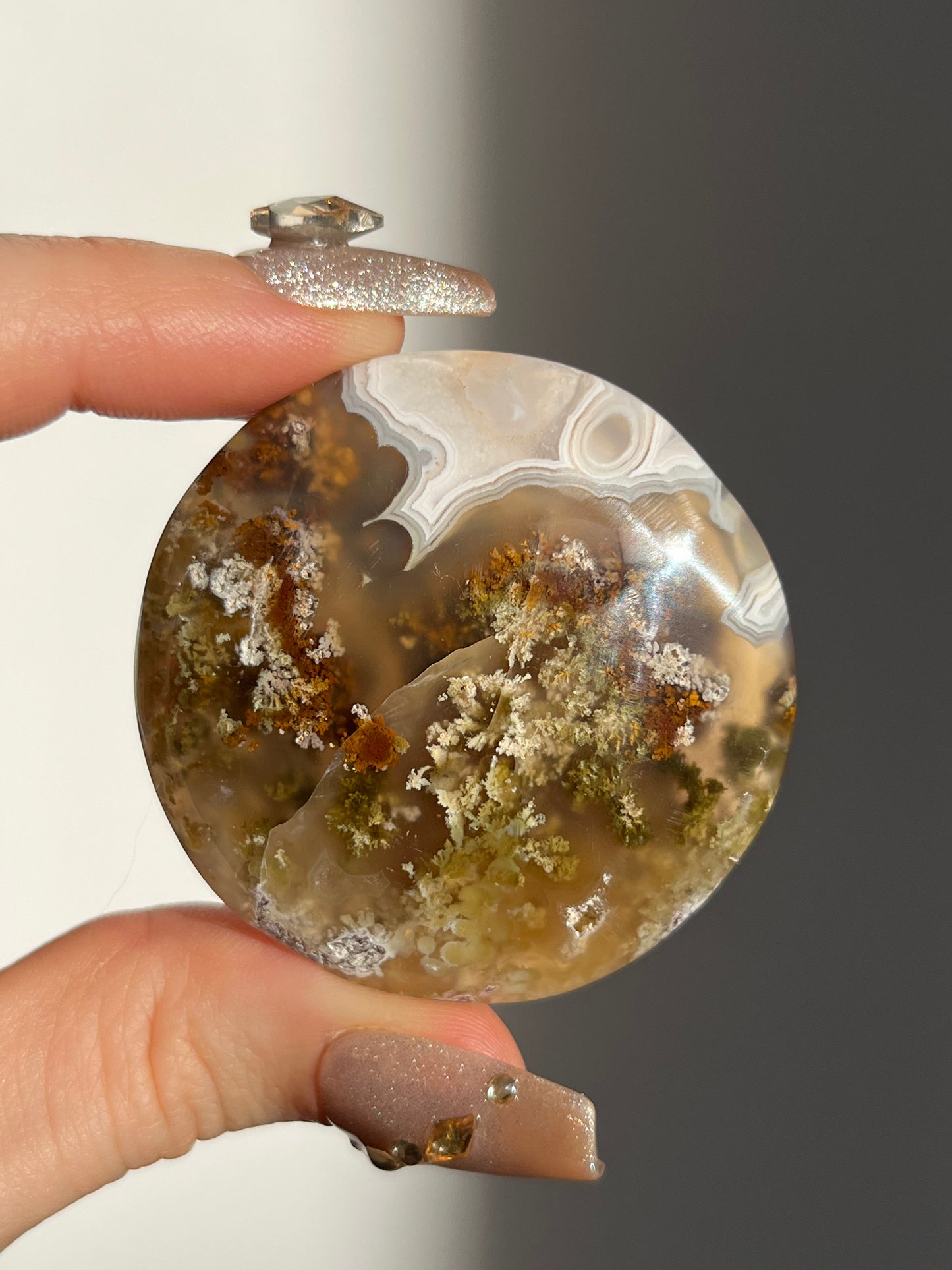 Nebula Agate and Multicoloured Scenic Moss Medallion Carving K (with Parallax Effect)