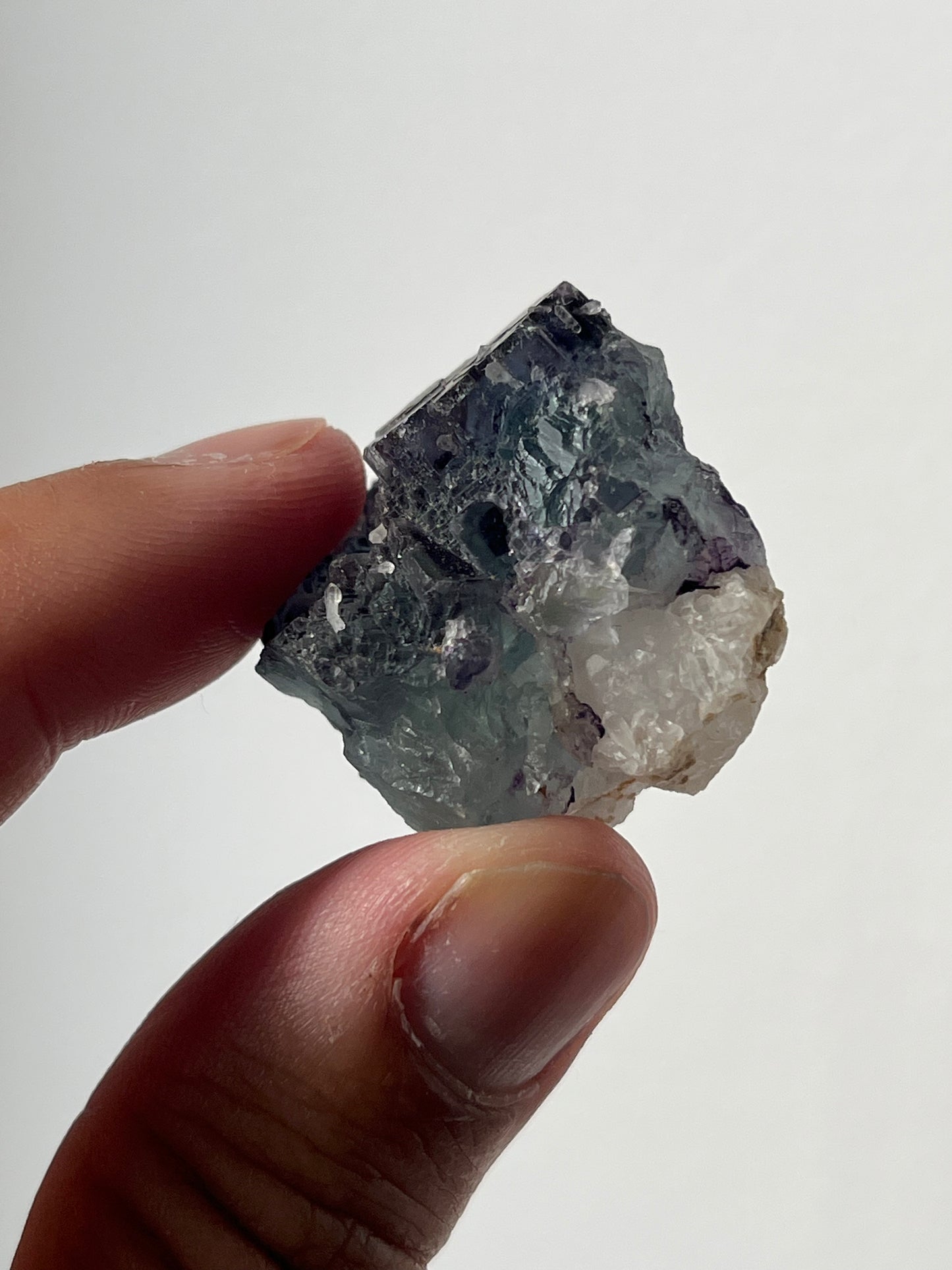 Green Omehane Fluorite Specimen with Ultramarine Zoning A