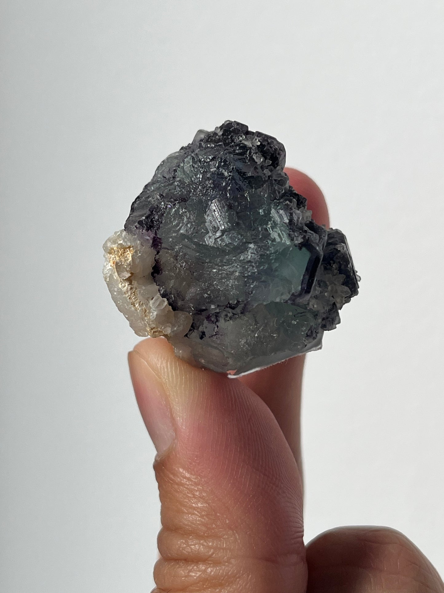 Green Omehane Fluorite Specimen with Ultramarine Zoning A