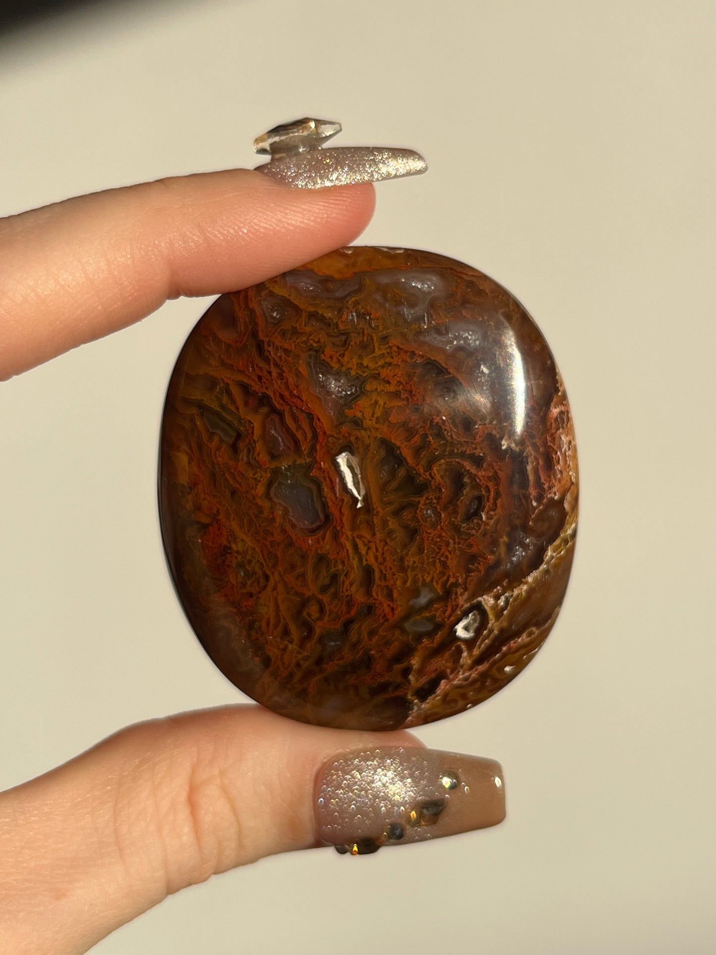 "Red Vine" Moss in Chalcedony Flatstone A