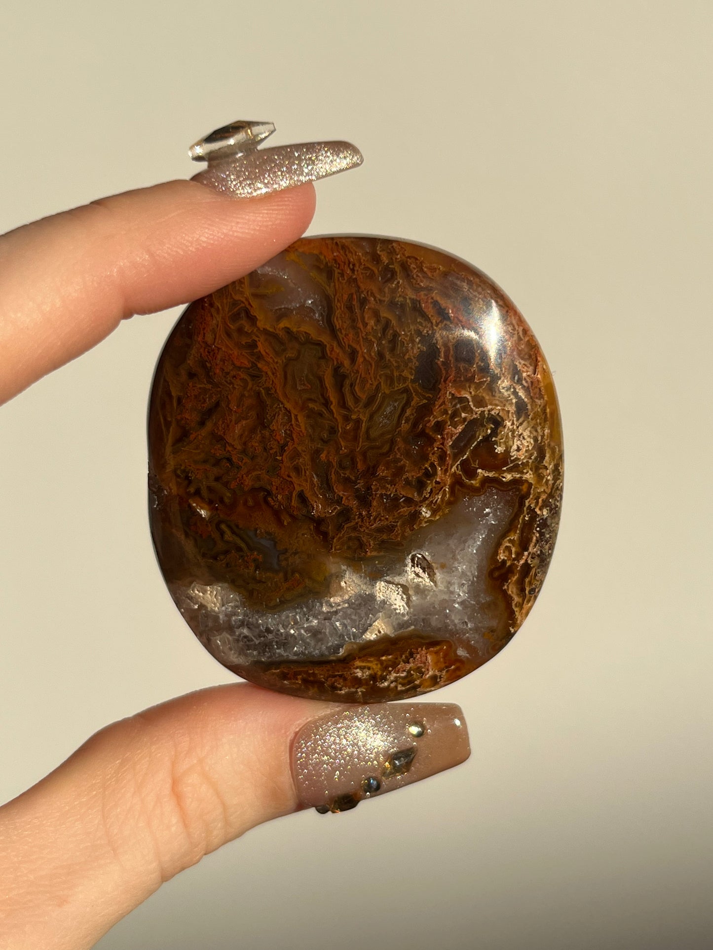 "Red Vine" Moss in Chalcedony Flatstone C
