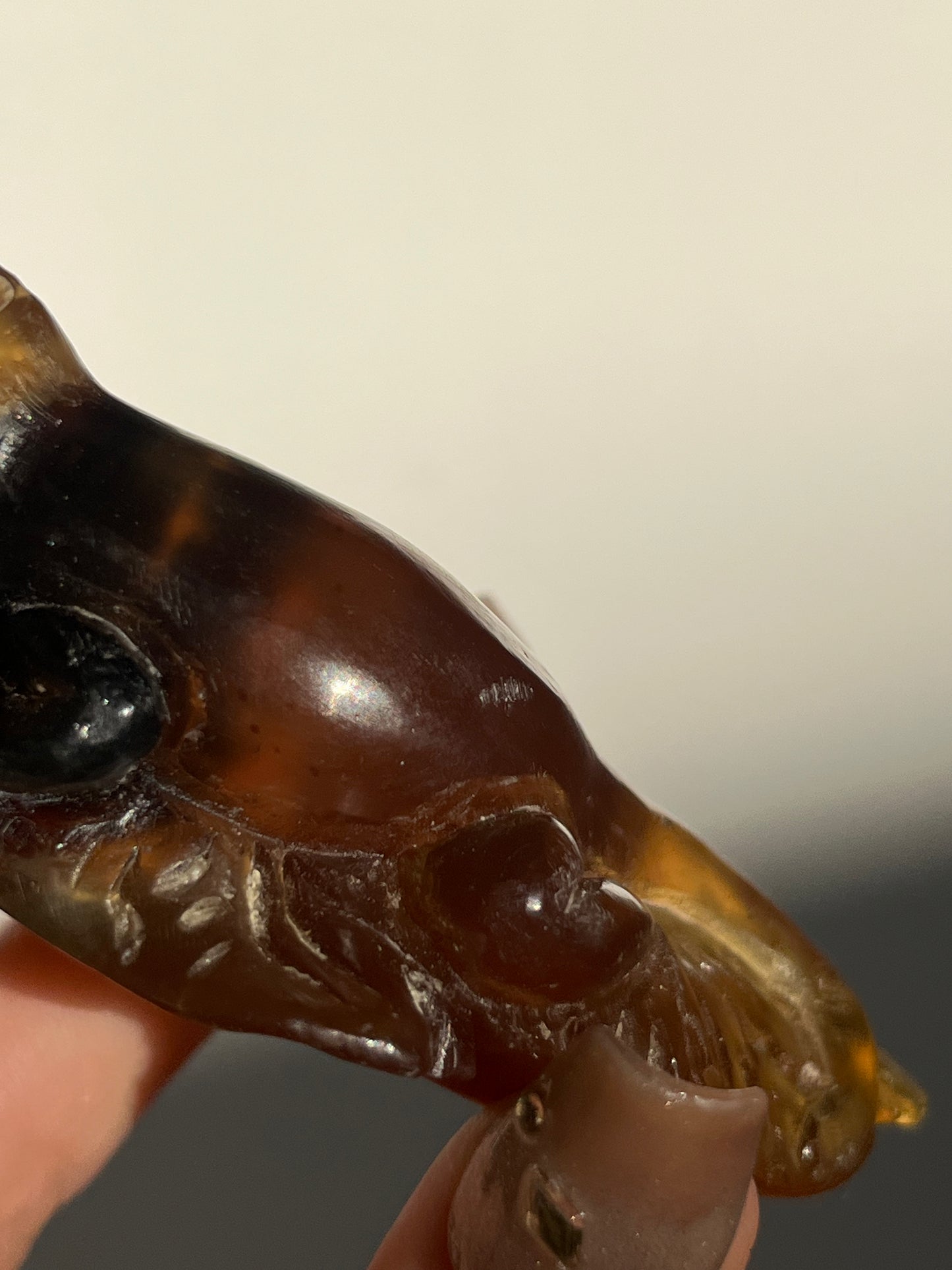 'Salazar' Sumatran Amber Gecko Carving