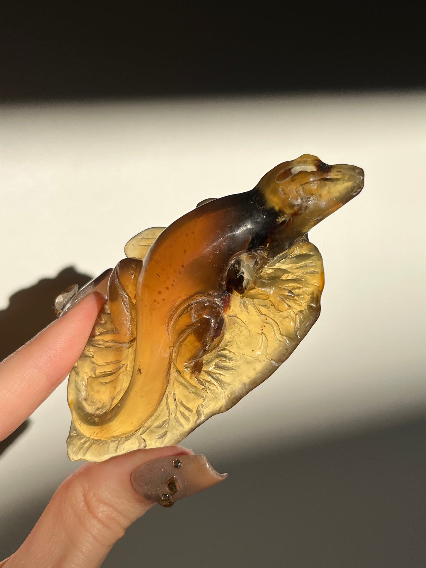 'Salazar' Sumatran Amber Gecko Carving