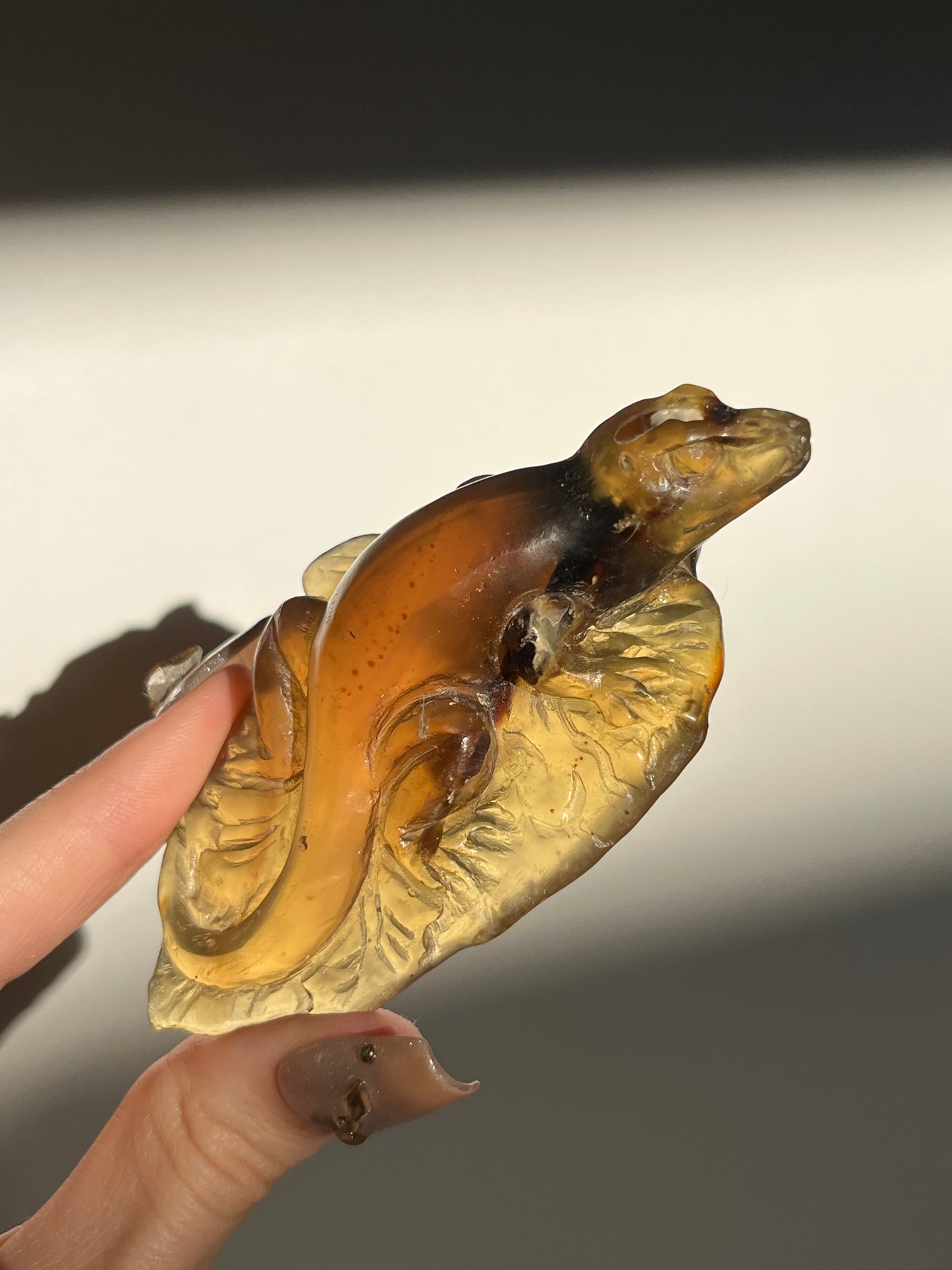 'Salazar' Sumatran Amber Gecko Carving