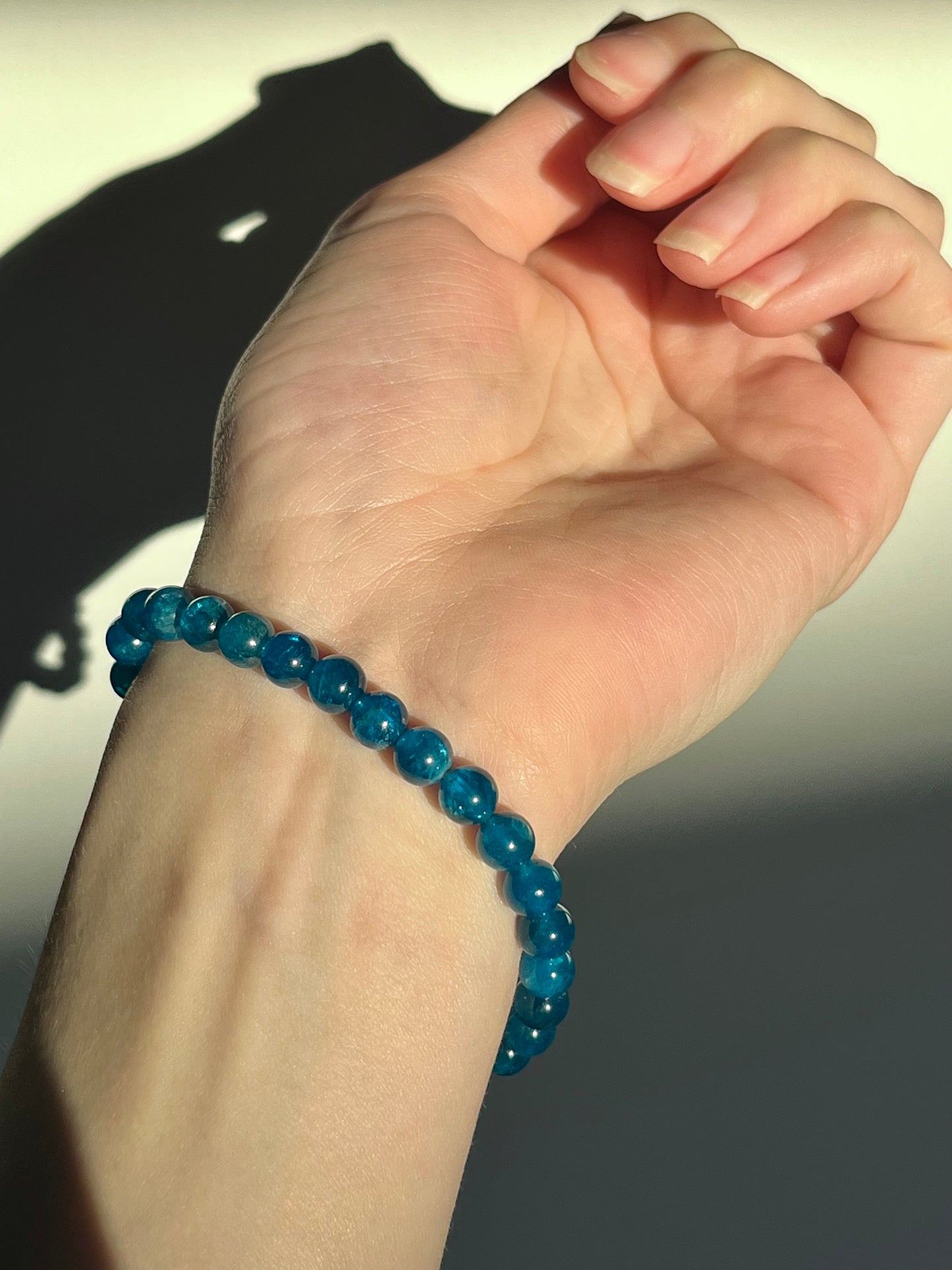 蓝色磷灰石 6 毫米珠状手链
