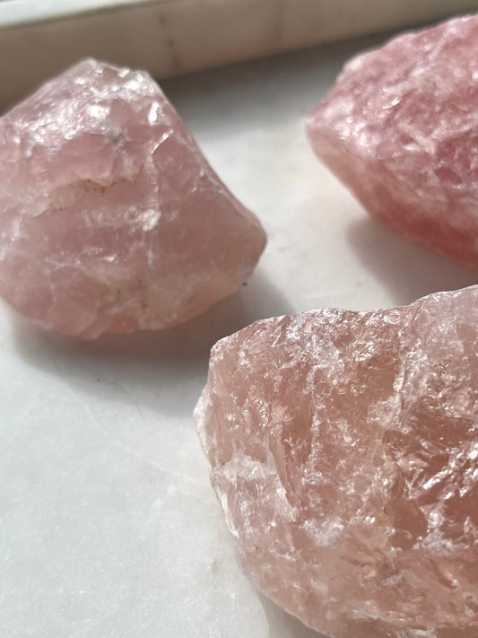Piedra cruda de cuarzo rosa de alto grado