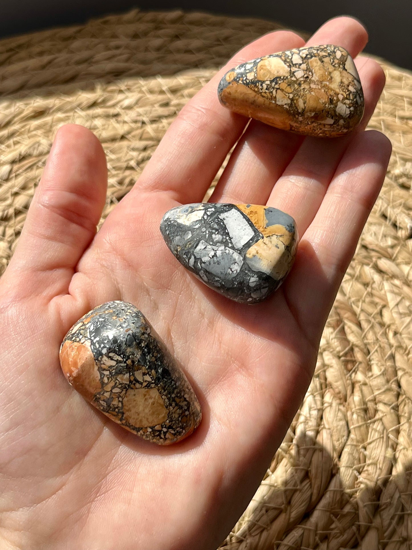 Piedra rodada Jaspe Maligano con inclusiones dendríticas