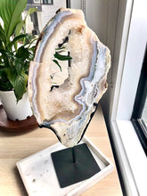 Load image into Gallery viewer, 4.9kg Blue Lace Agate, Quartz &amp; Amethyst Druzy Portal on Metal Stand (Stand Slanted)
