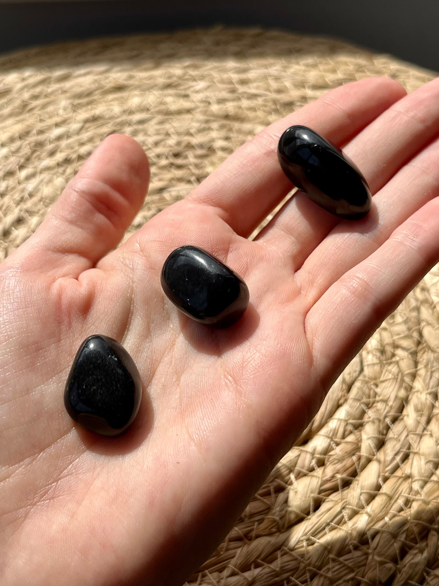 Piedra rodada obsidiana negra